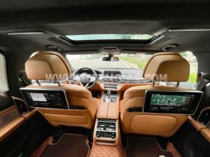 Xe BMW 7 Series 740Li 2020